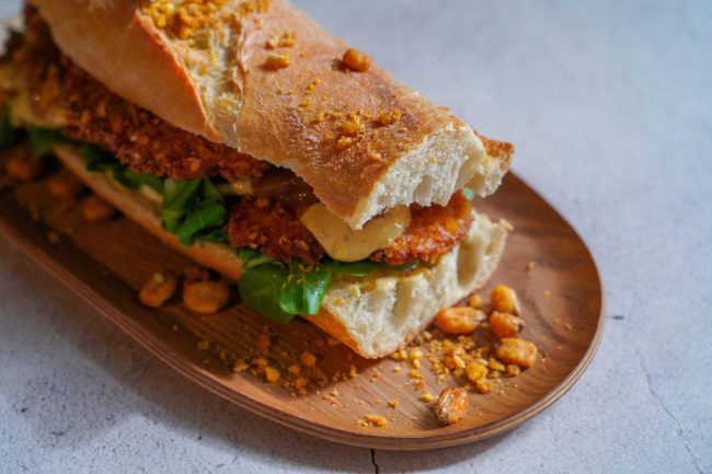 Bocadillo de pollo crunchy con kikos de maíz