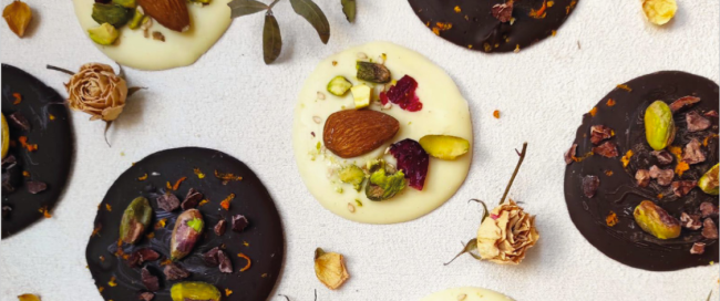 Mendiants de chocolate con frutos secos