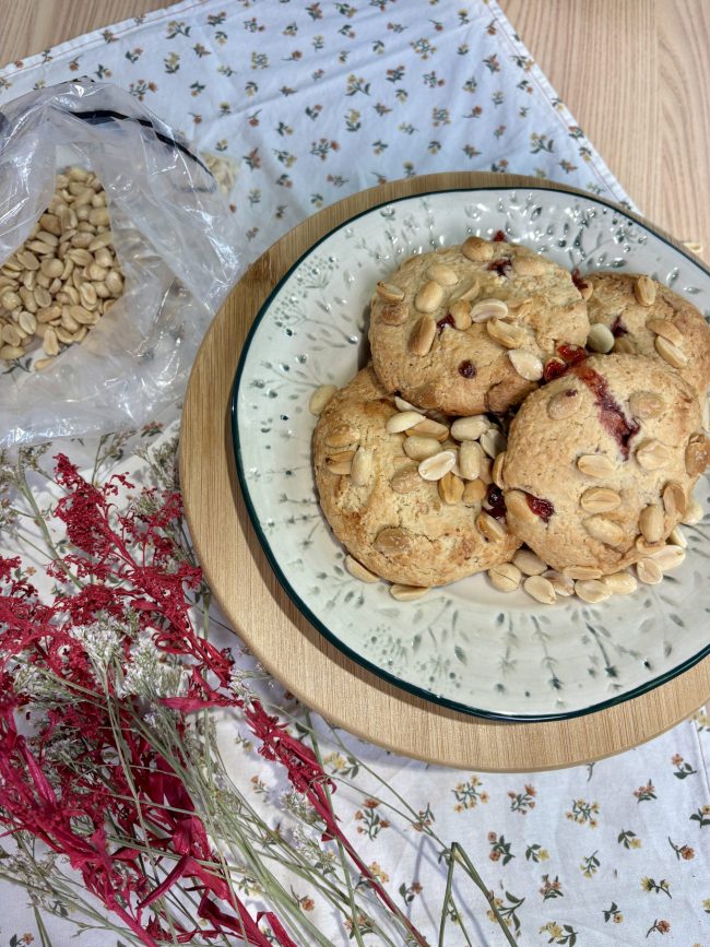 Cookies de cacahuete, fresa y chocolate blanco